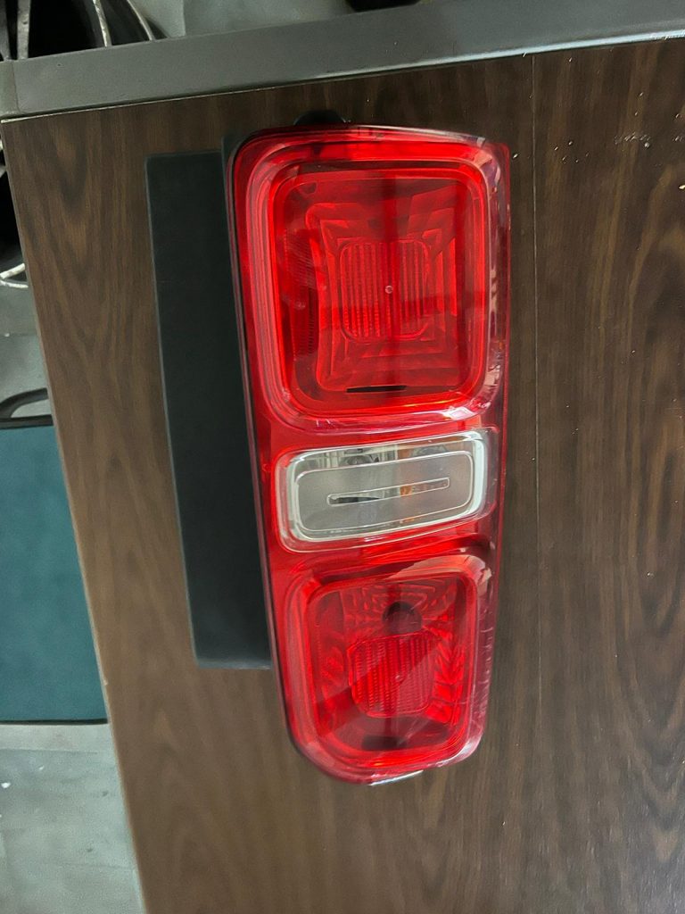 fanalino sinistro Peugeot Expert anno 2018