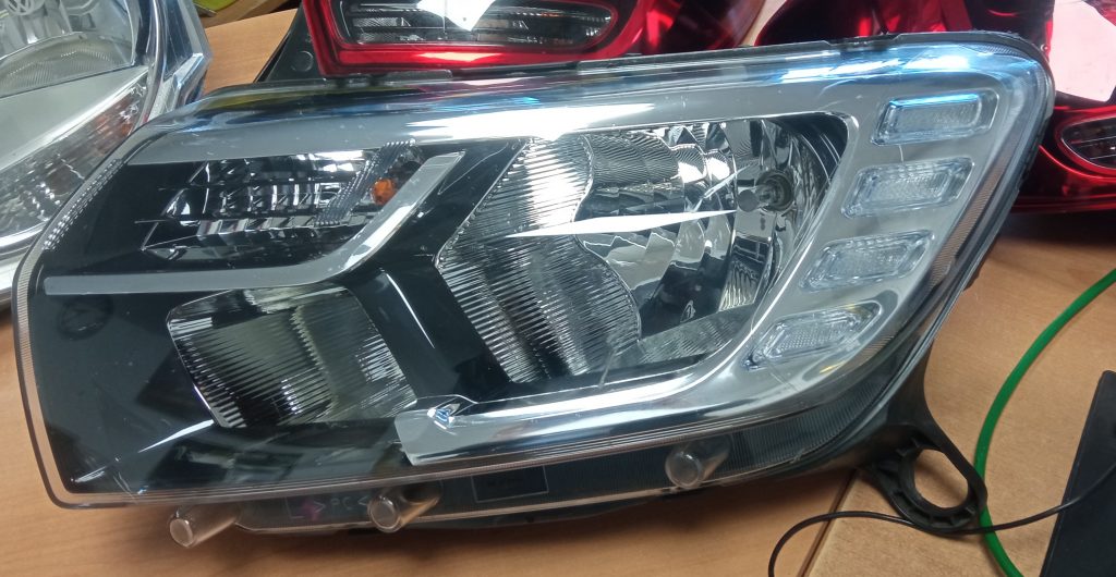 faro sx dacia sandero anno 2018